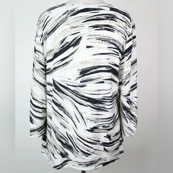 JM Collection Black & White Soft Stretchy Abstract Half Sleeve Top Blouse Size M - Picture 3 of 8